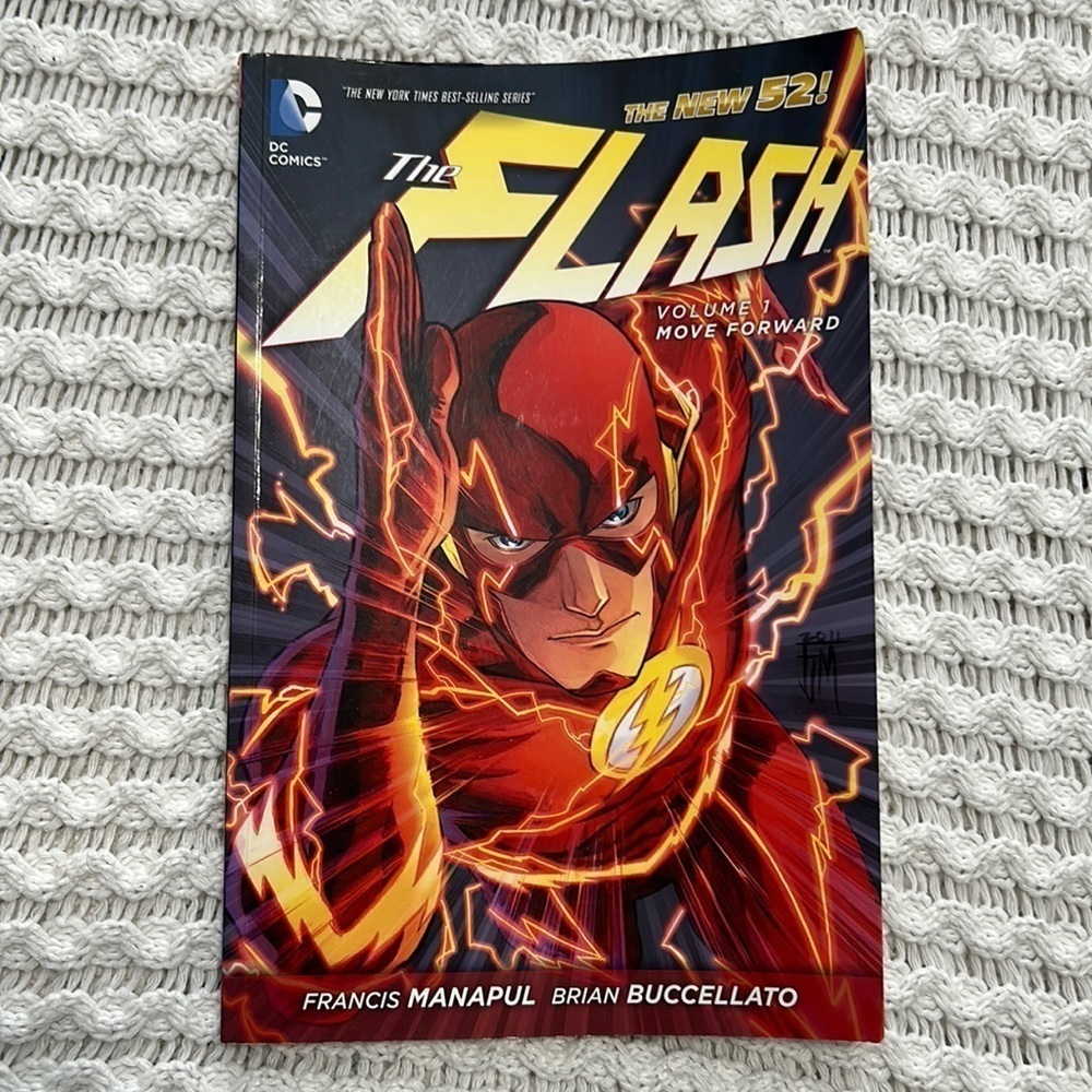 Dc comics • the flash volume 1 move forward book